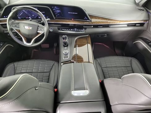 Used 2024 Cadillac Escalade ESV Premium Luxury Platinum AWD/4WD image 16
