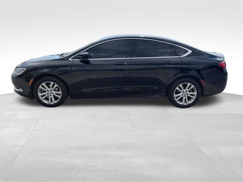 Used 2015 Chrysler 200 Limited w/ Convenience Group image 2