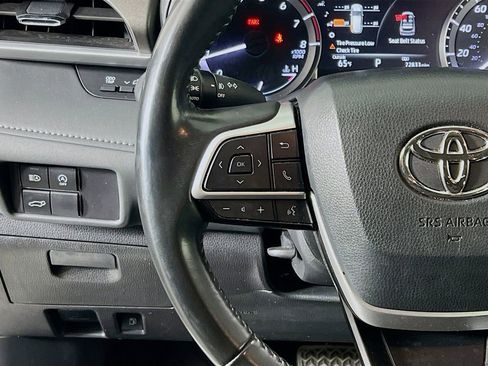 Used 2023 Toyota Highlander XLE AWD/4WD image 10
