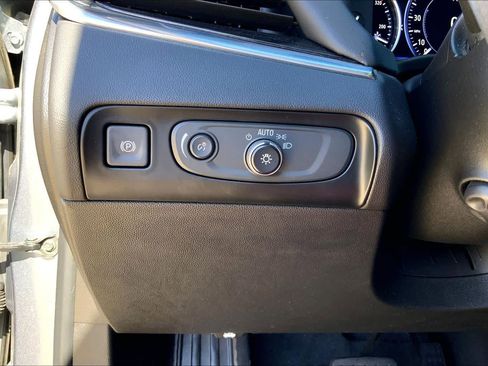 Used 2021 Buick Enclave Avenir w/ Avenir Technology Package image 32