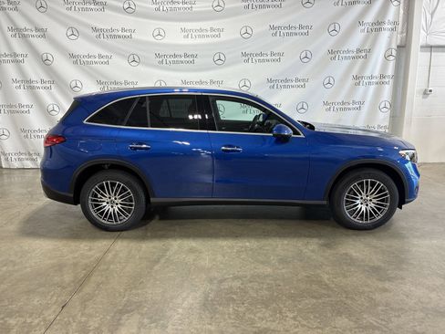 Used 2025 Mercedes-Benz GLC 300 4MATIC image 3