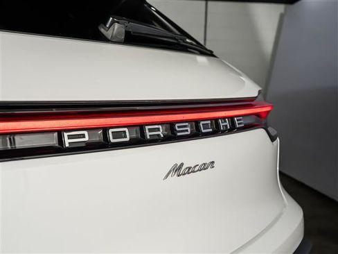 Used 2023 Porsche Macan AWD/4WD image 30
