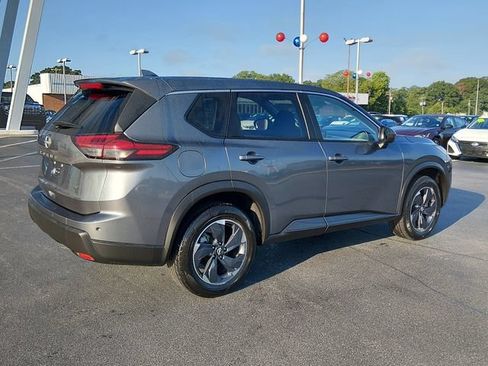 Certified 2024 Nissan Rogue SV FWD image 3