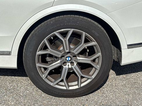 Used 2023 BMW X7 xDrive40i w/ Premium Package image 4