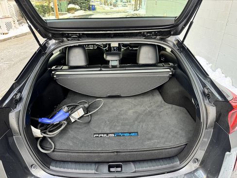 Used 2021 Toyota Prius Prime XLE w/ Carpet Mat Package (TMS) image 34