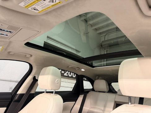 Used 2019 Jaguar F-PACE Prestige image 28