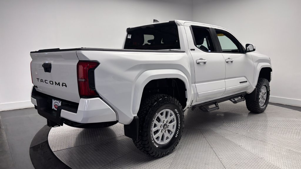 Used 2025 Toyota Tacoma SR5 AWD/4WD image 37