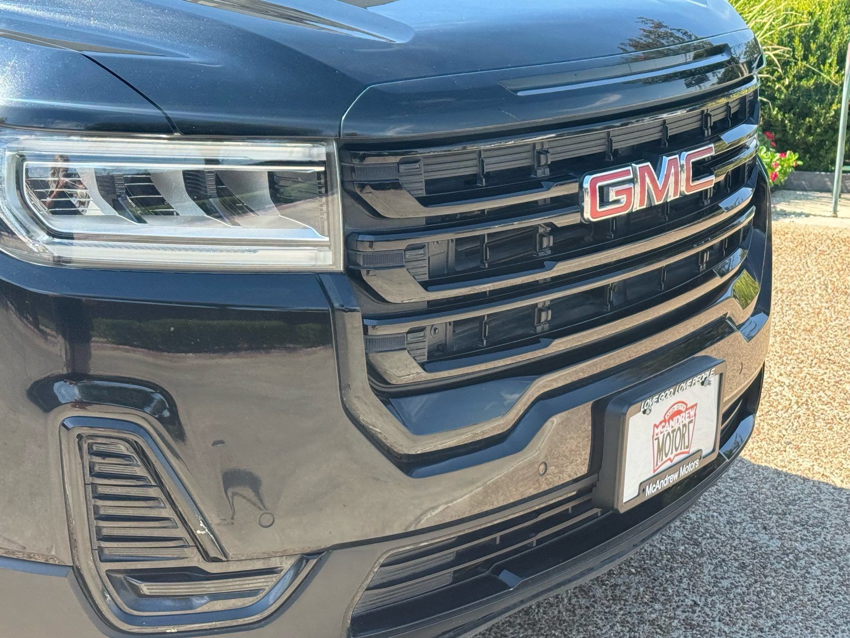 Used 2021 GMC Acadia SLE w/ Driver Convenience Package FWD image 2