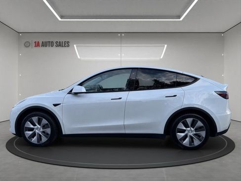 Used 2020 Tesla Model Y Long Range image 2