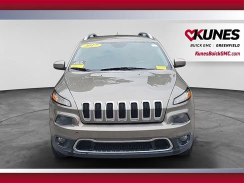 Used 2017 Jeep Cherokee Latitude w/ Cold Weather Group FWD image 3