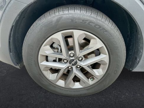 Used 2024 Kia Telluride LX FWD image 10