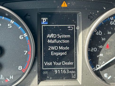 Used 2018 Toyota RAV4 LE w/ All Weather Liner Package AWD/4WD image 16