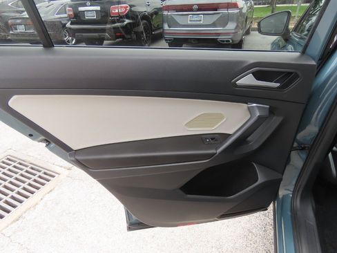 Used 2021 Volkswagen Tiguan SE w/ Panoramic Sunroof Package FWD image 17