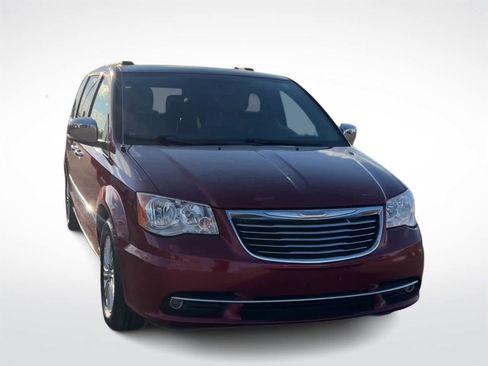 Used 2015 Chrysler Town & Country Touring-L w/ Driver Convenience Group image 3