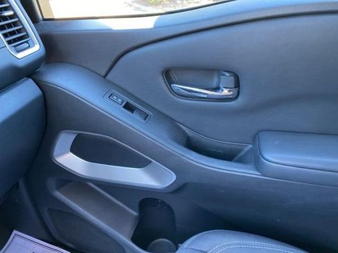 Used 2022 Nissan Frontier SV image 28