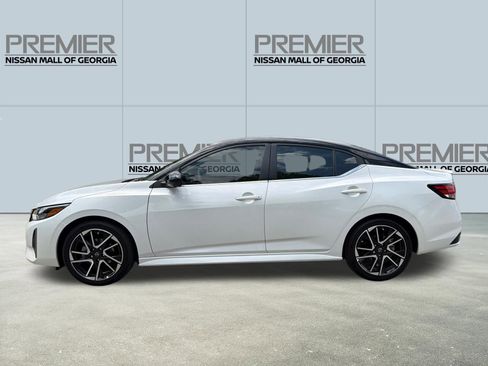 Certified 2025 Nissan Sentra SR w/ SR Premium Package FWD image 8