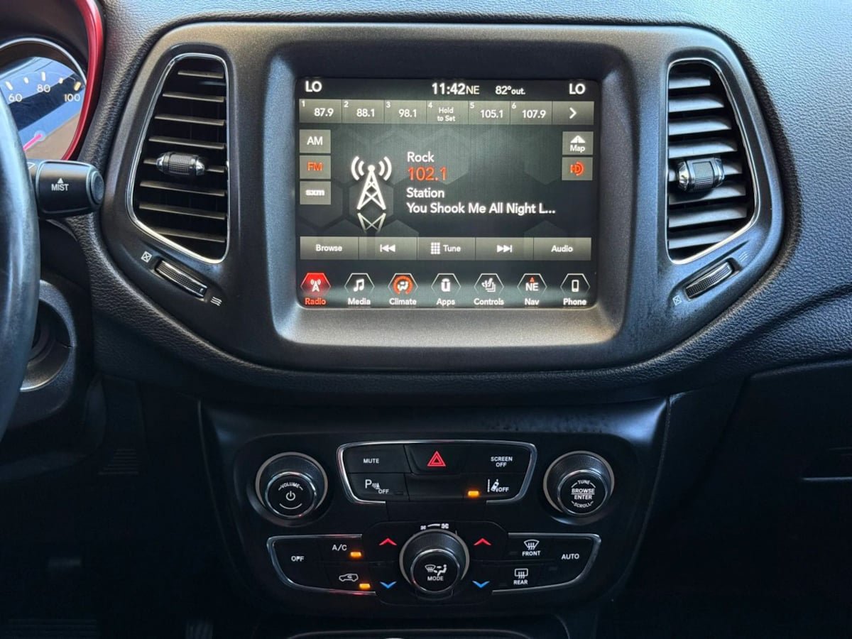 Used 2017 Jeep Compass Trailhawk AWD/4WD image 50