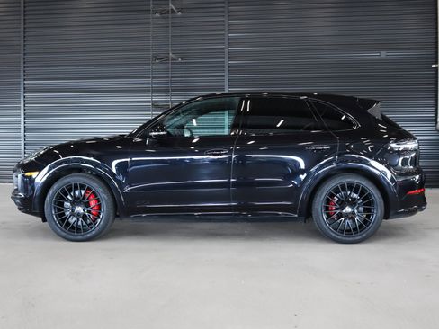 Used 2022 Porsche Cayenne GTS AWD/4WD image 2