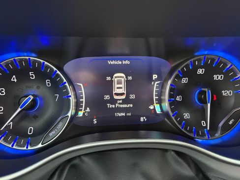 Used 2023 Chrysler Pacifica Touring-L w/ S Appearance Package image 27