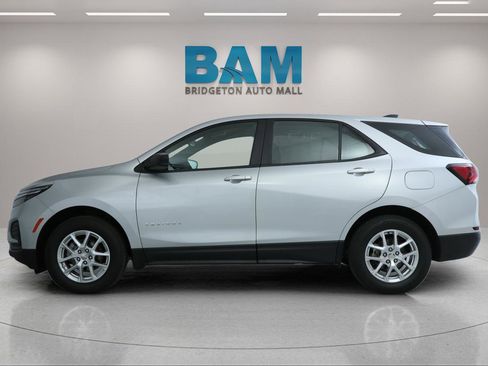 Certified 2022 Chevrolet Equinox LS AWD/4WD image 4
