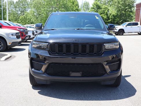 Used 2024 Jeep Grand Cherokee Altitude AWD/4WD image 7