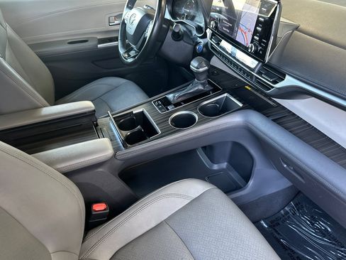 Certified 2021 Toyota Sienna Limited image 16