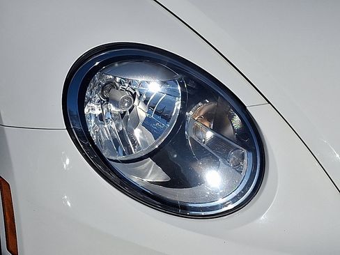 Used 2012 Volkswagen Beetle Turbo image 9