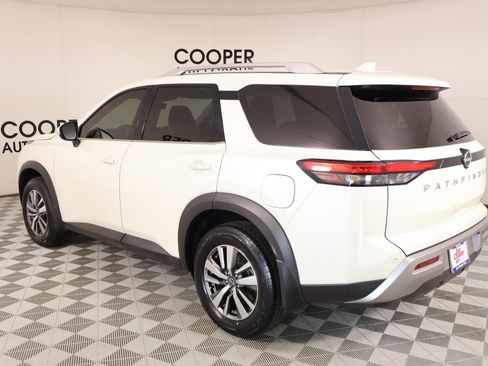 Used 2024 Nissan Pathfinder SL FWD image 23