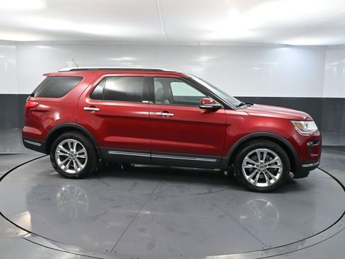 Used 2018 Ford Explorer Limited w/ Equipment Group 301A FWD image 4