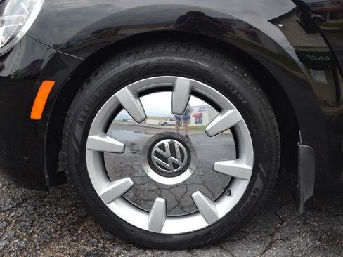 Used 2015 Volkswagen Beetle 1.8T FWD image 40