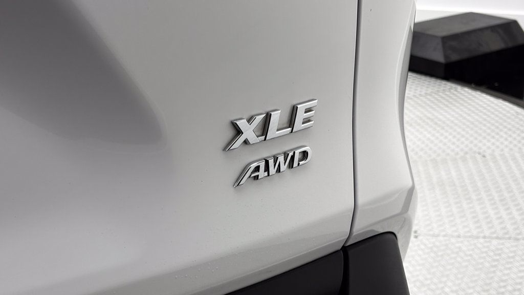 Used 2023 Toyota RAV4 XLE w/ Convenience Package AWD/4WD image 9