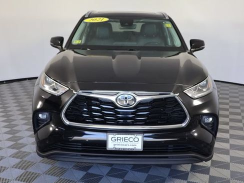Used 2021 Toyota Highlander Limited AWD/4WD image 3