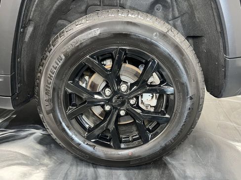 Used 2024 Jeep Grand Cherokee Altitude image 22