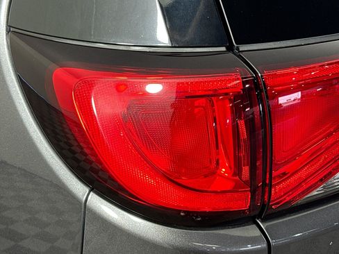 Used 2020 Chrysler Voyager LX FWD image 34