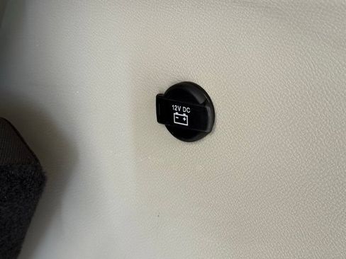 Used 2023 Chrysler Voyager LX FWD image 6