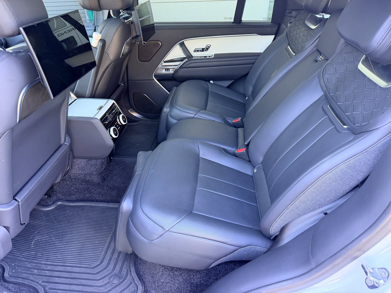 Used 2024 Land Rover Range Rover SV AWD/4WD image 21