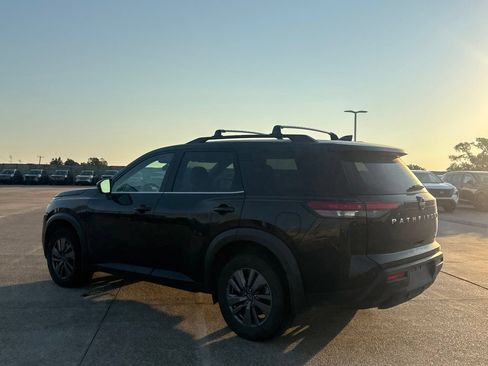 Certified 2024 Nissan Pathfinder SV FWD image 14
