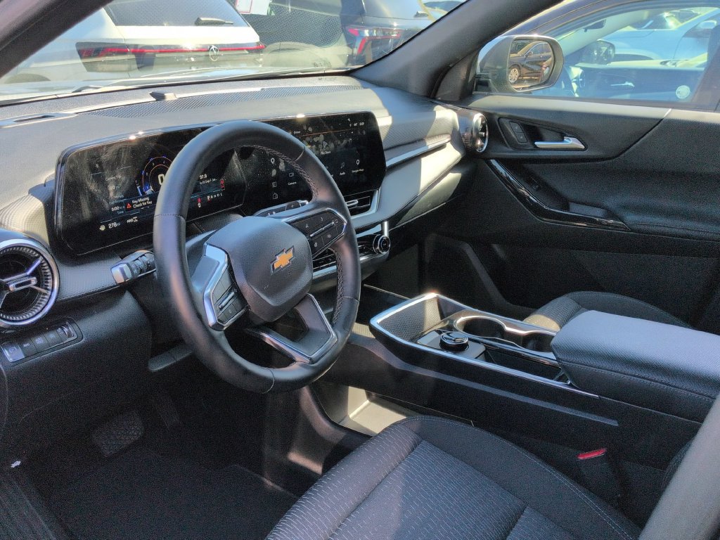 Used 2026 Chevrolet Equinox LT AWD/4WD image 3