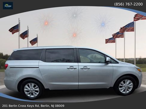 Used 2016 Kia Sedona LX w/ LX Convenience Package FWD image 4