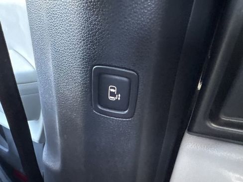 Certified 2023 Kia Carnival LX image 31