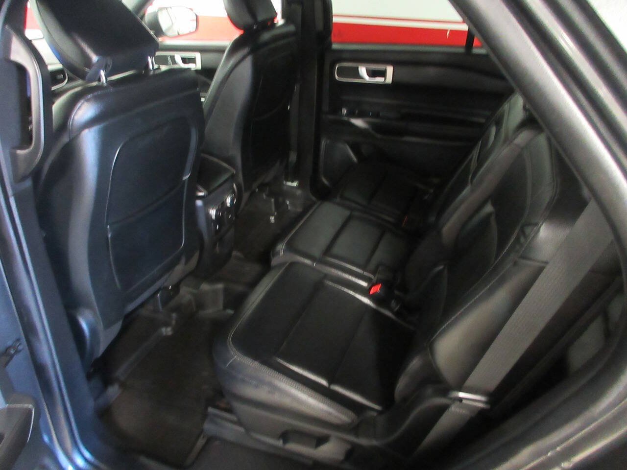 Used 2020 Ford Explorer XLT w/ Equipment Group 202A AWD/4WD image 21