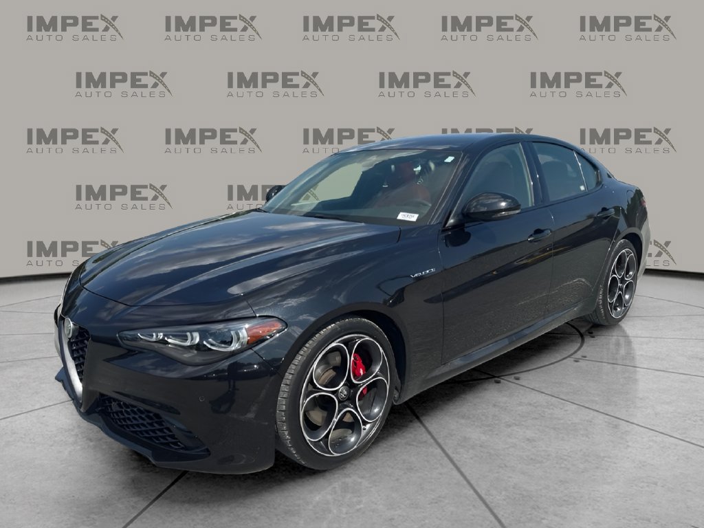 Used 2024 Alfa Romeo Giulia Veloce RWD image 1