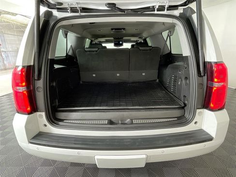 Used 2018 Chevrolet Suburban LT AWD/4WD image 32