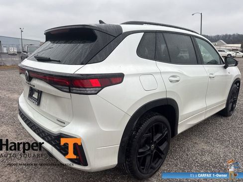 Used 2025 Volkswagen Tiguan SE R-Line image 5