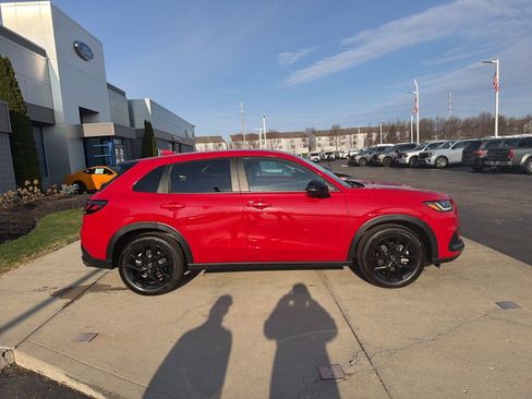 Used 2025 Honda HR-V Sport image 12