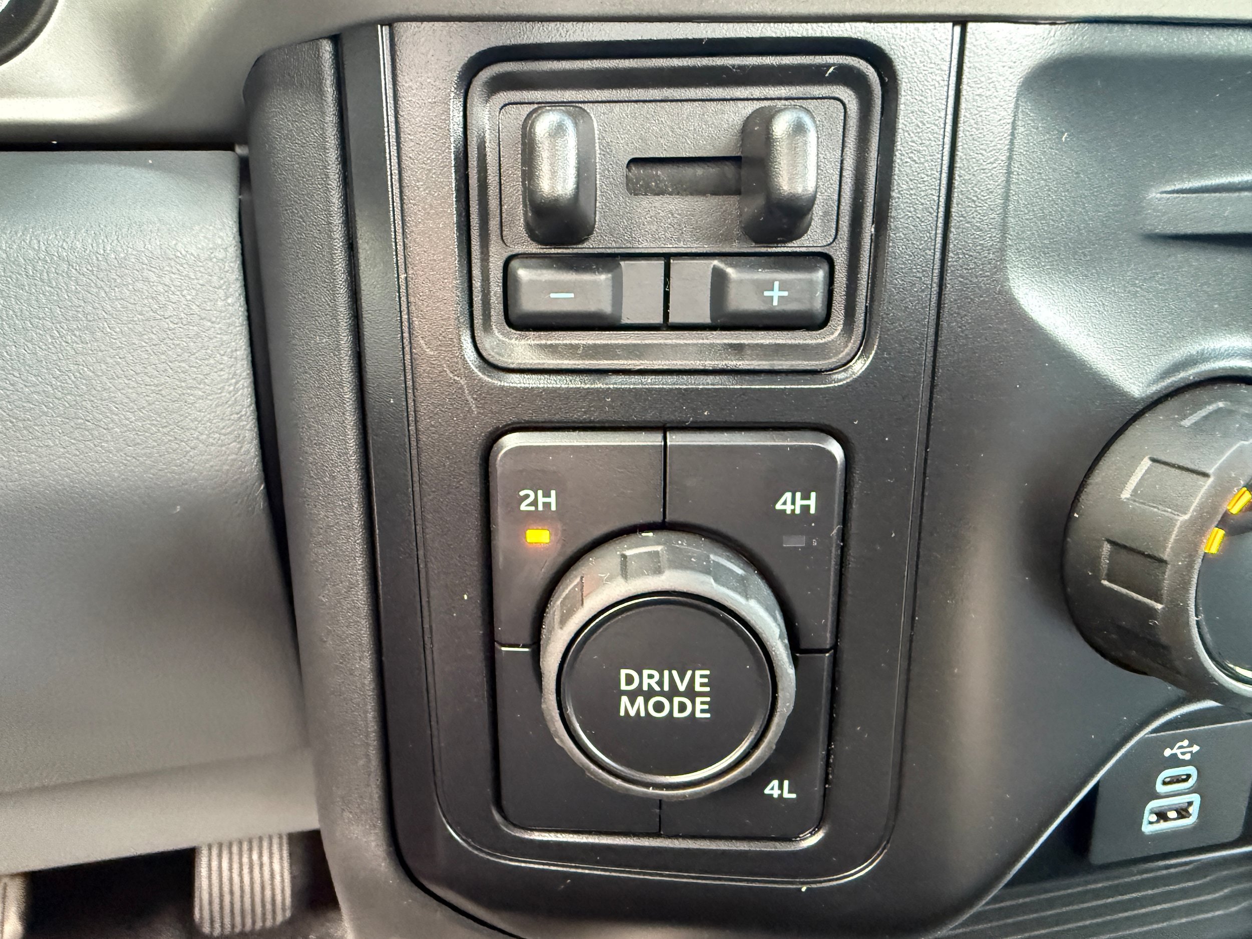 New 2025 Ford F350 4x4 Regular Cab DRW Super Duty image 21