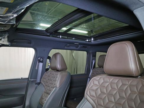 New 2026 Nissan Armada Platinum w/ Convenience Package image 3