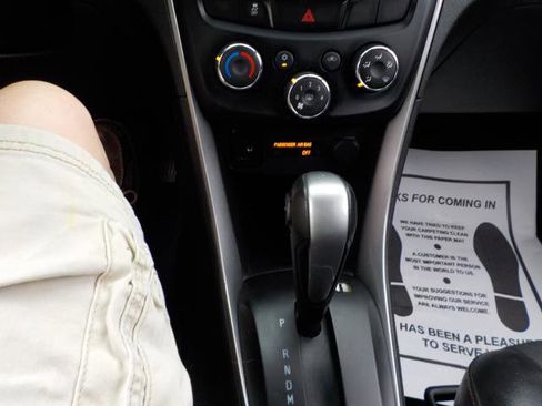 Used 2019 Chevrolet Trax LT w/ LT Convenience Package image 13