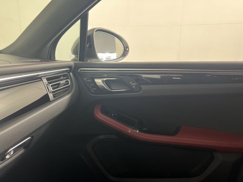 Certified 2024 Porsche Macan Turbo AWD/4WD image 14