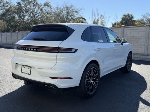 Certified 2026 Porsche Cayenne AWD/4WD image 6